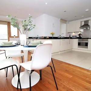No 1 Under The Clock By Ssw - 1br, Right In The Centre, Sleeps 4 Apartment